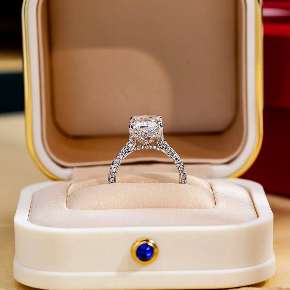 The Éclairia 5CT Radiant - Cut - RING - Chantal Vaulet
