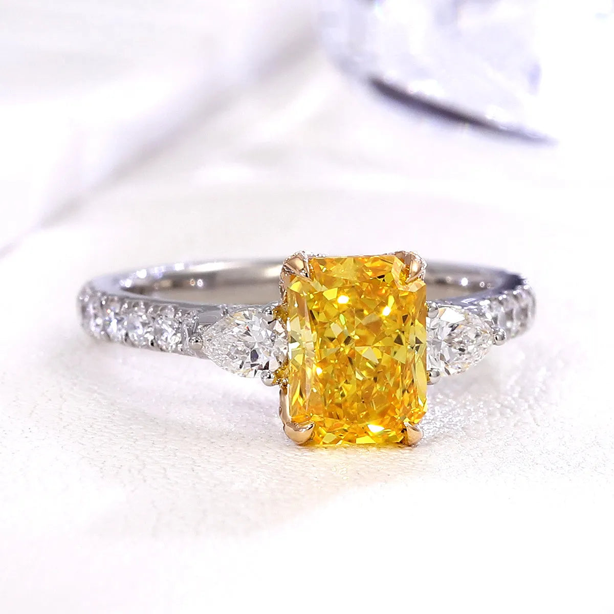The Vaelora RING by Chantal Vaulet