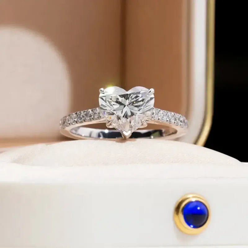 The Amora RING by Chantal Vaulet