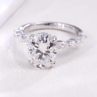 The Elaris RING by Chantal Vaulet