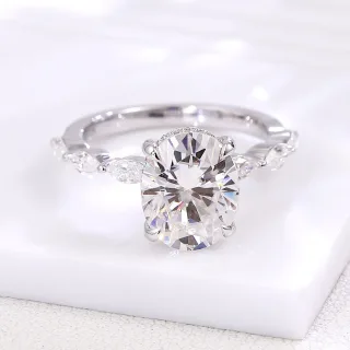 The Elaris RING by Chantal Vaulet