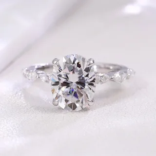The Elaris RING by Chantal Vaulet