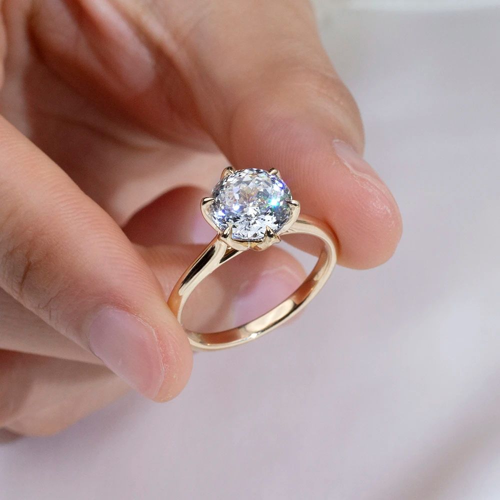 Forlovelsesring med marquise-slebne 2 karat
