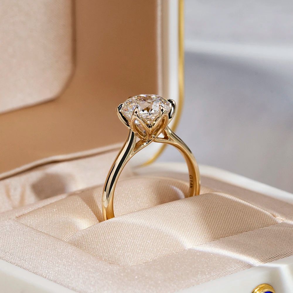 Forlovelsesring med marquise-slebne 2 karat