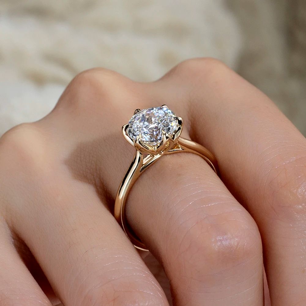 Forlovelsesring med marquise-slebne 2 karat