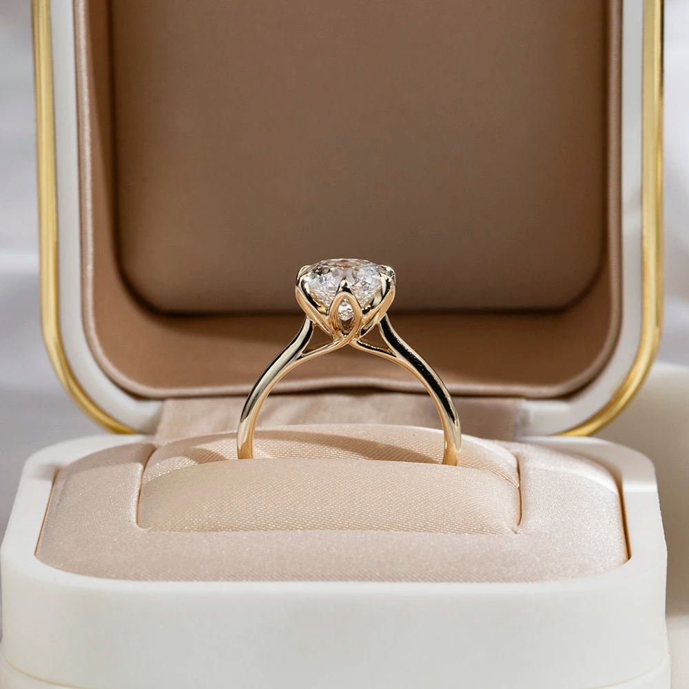Forlovelsesring med marquise-slebne 2 karat