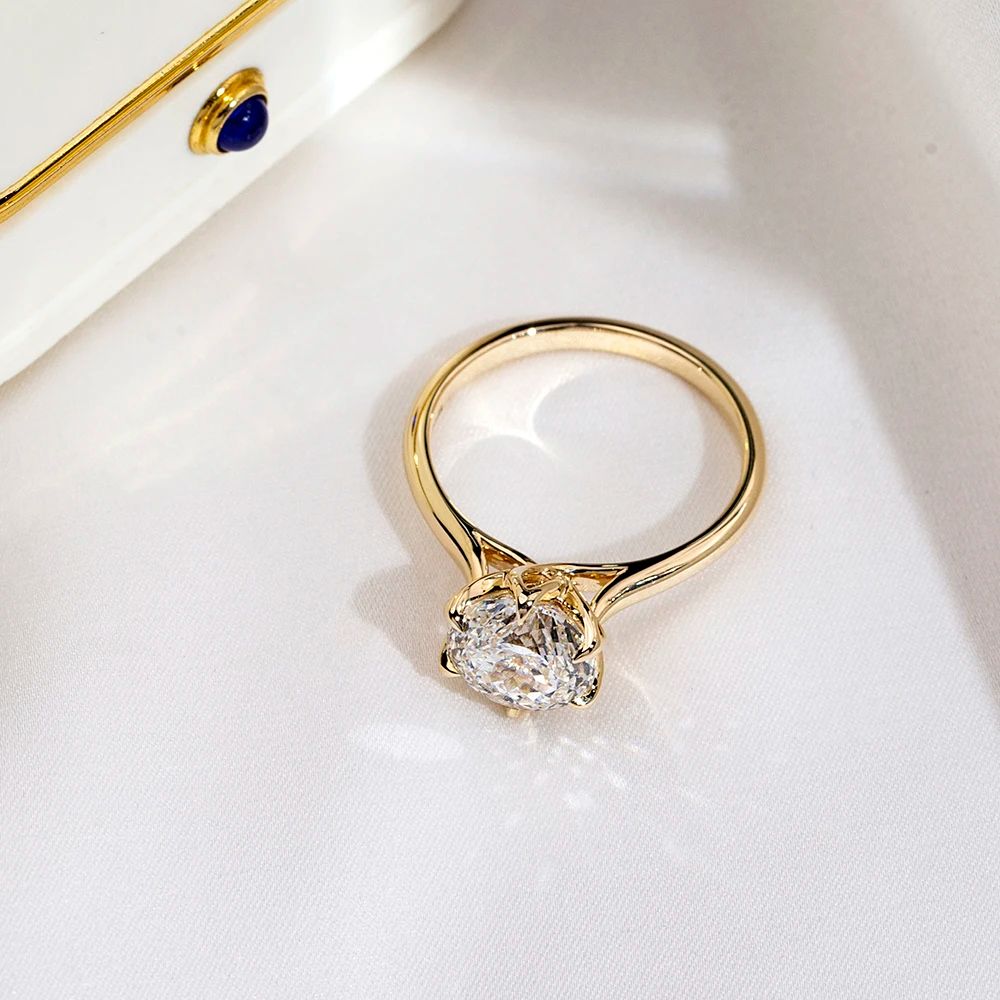 Forlovelsesring med marquise-slebne 2 karat