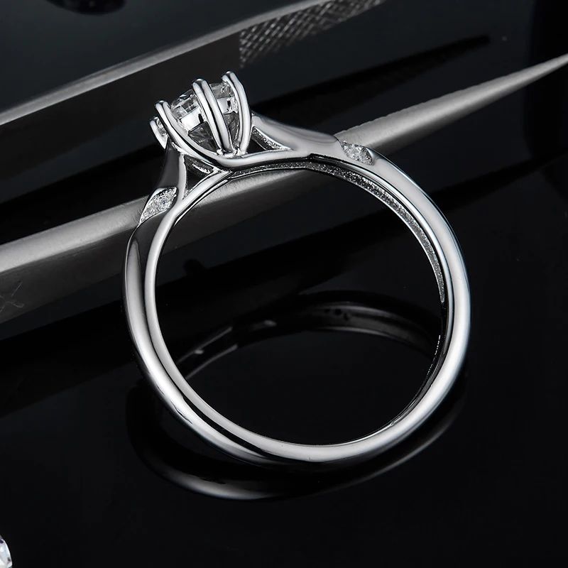 The Alencia Moissanite Twist Ring - Chantal Vaulet