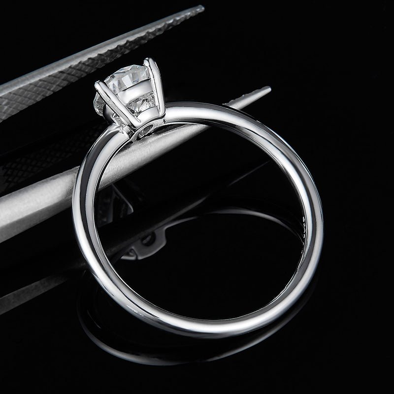 The Amaris 1.0CT Round Moissanite Ring 1.0CT - Chantal Vaulet