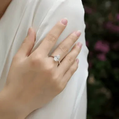 The Amaris 1.0CT Round Moissanite Ring 1.0CT - Chantal Vaulet
