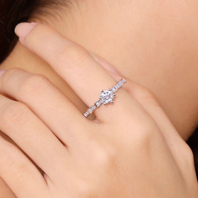 Shop The Arcelia Moissanite Geometric Ring today at Chantal Vaulet. Discover stunning jewelry collections, crafted for style and brilliance.