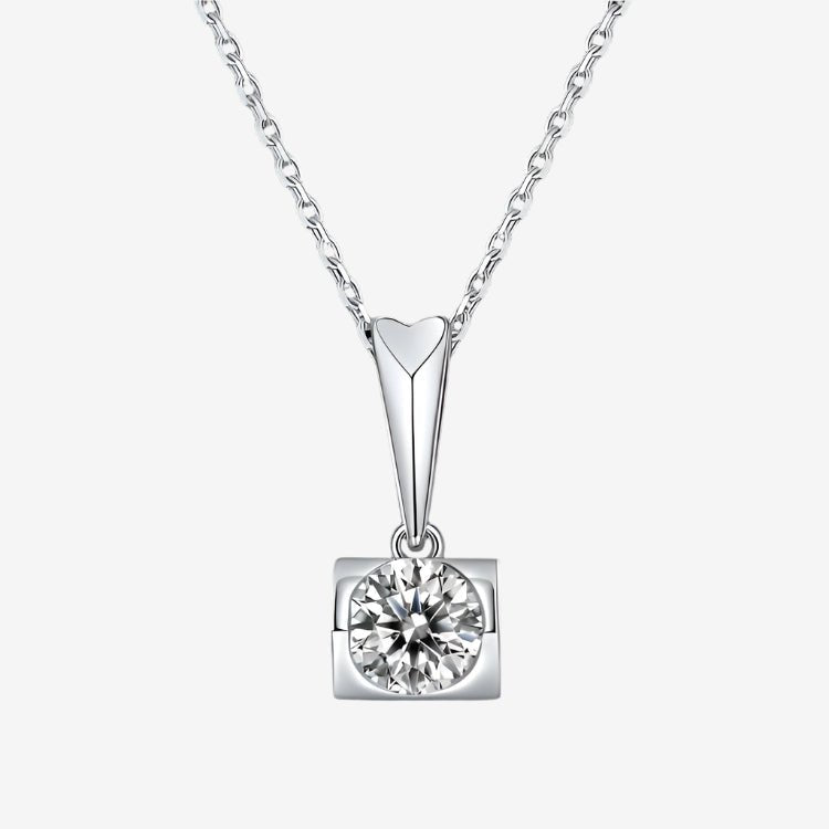 Shop The Arlina Moissanite Bar Necklace today at Chantal Vaulet. Discover stunning jewelry collections, crafted for style and brilliance.