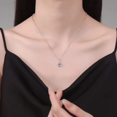 Shop The Arlina Moissanite Bar Necklace today at Chantal Vaulet. Discover stunning jewelry collections, crafted for style and brilliance.