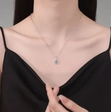The Arlina Moissanite Bar Necklace - Chantal Vaulet