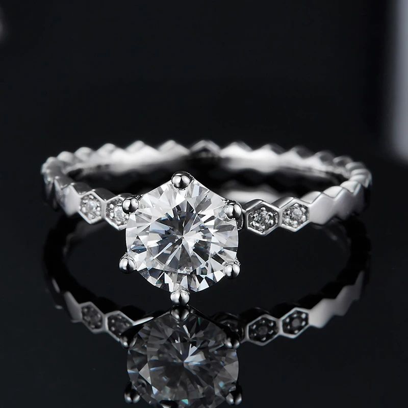 Shop The Astrid – Moissanite Hexagon Band Ring 1.06CT today at Chantal Vaulet. Discover stunning jewelry collections, crafted for style and brilliance.