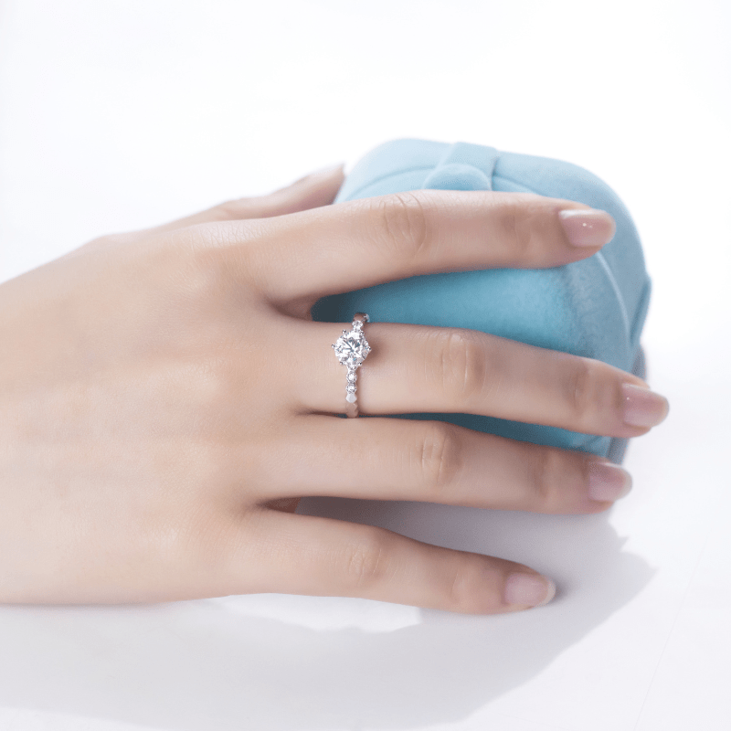 Shop The Astrid – Moissanite Hexagon Band Ring 1.06CT today at Chantal Vaulet. Discover stunning jewelry collections, crafted for style and brilliance.