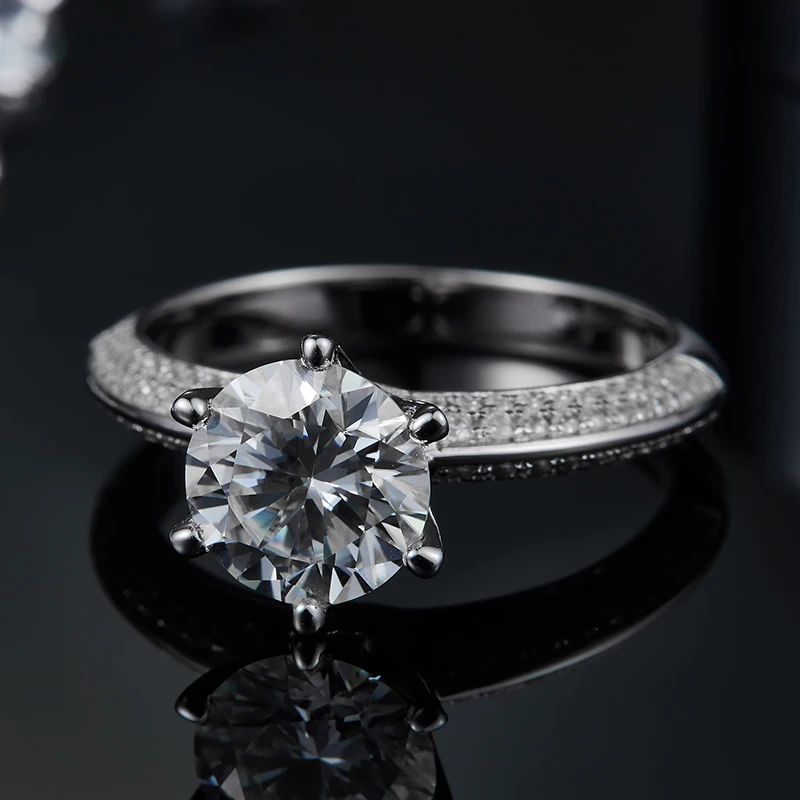 Shop The Aurealis Moissanite Ring 2CT today at Chantal Vaulet. Discover stunning jewelry collections, crafted for style and brilliance.