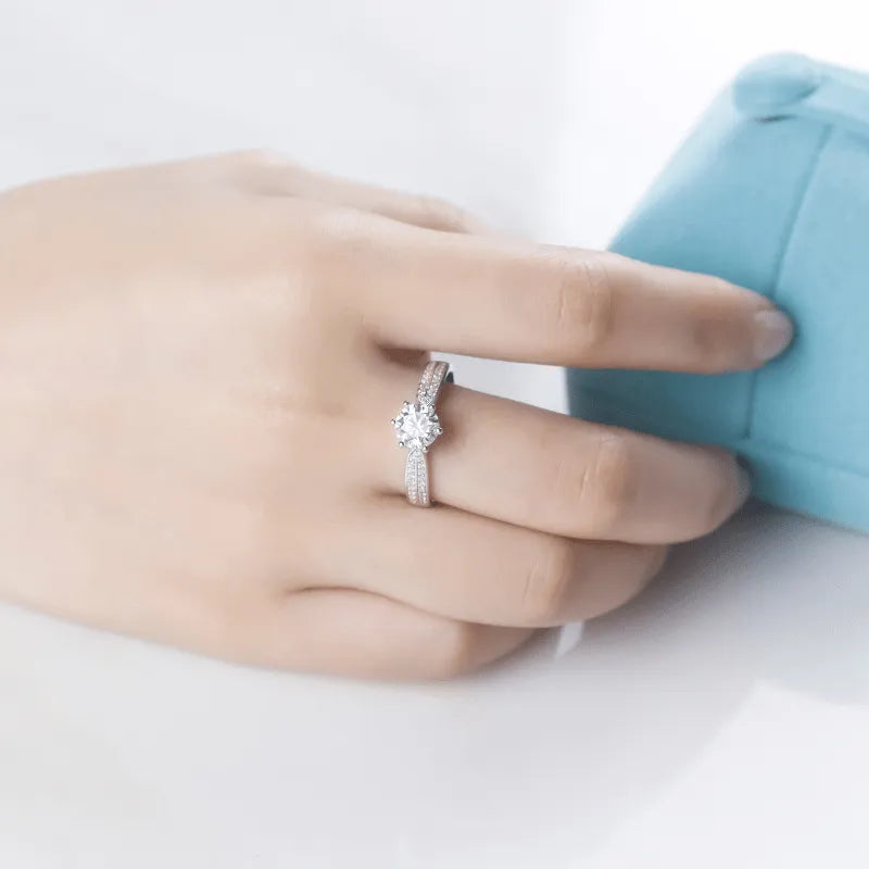 The Aurora Moissanite Ring - 1.0ct Sparkling Elegance - Chantal Vaulet