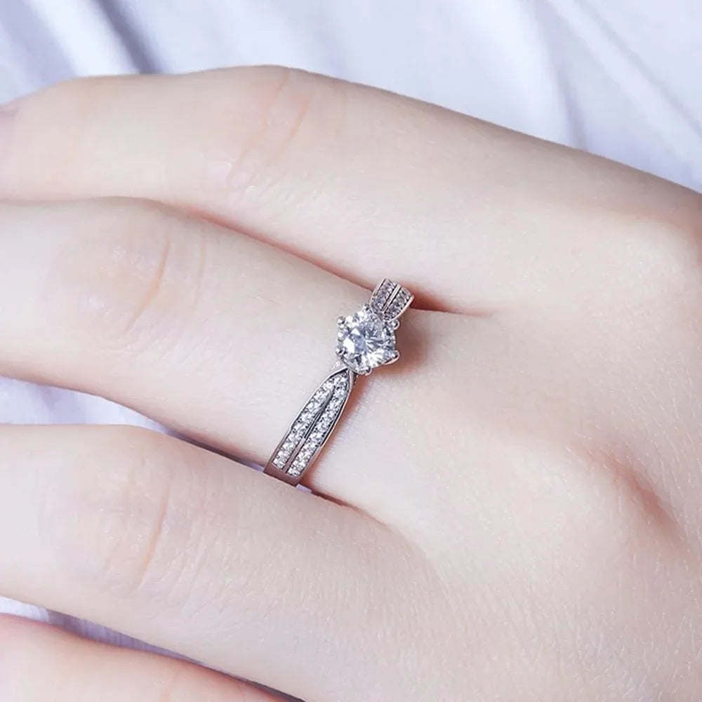 The Avalora Moissanite Split Band Ring - Chantal Vaulet