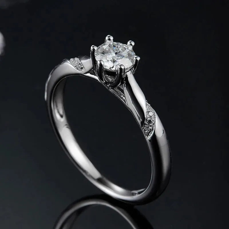 The Avalora Moissanite Split Band Ring - Chantal Vaulet