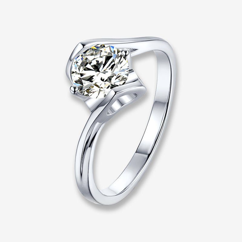 Shop The Aveline – A Love That Shines Forever today at Chantal Vaulet. Discover stunning jewelry collections, crafted for style and brilliance.