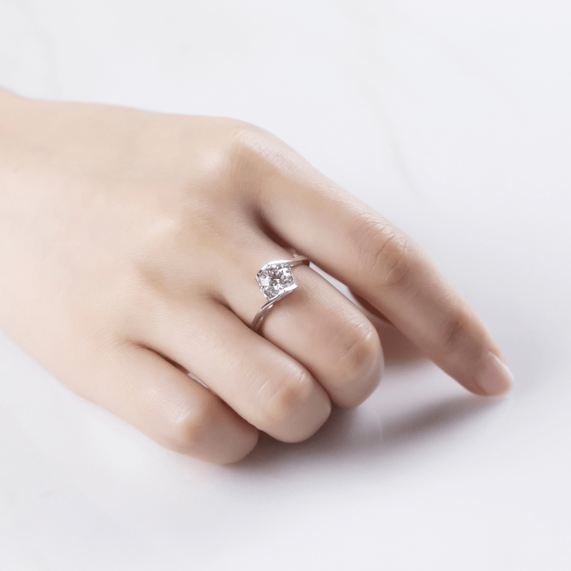 Shop The Aveline – A Love That Shines Forever today at Chantal Vaulet. Discover stunning jewelry collections, crafted for style and brilliance.