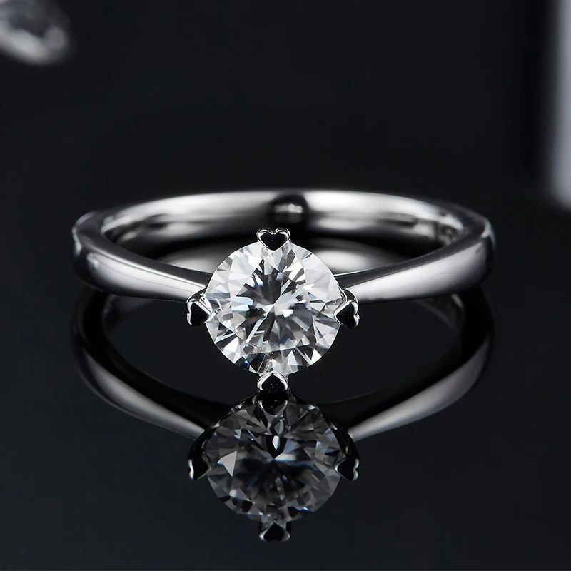 The Avelora 1.0 CT Round-Cut Moissanite Ring - Chantal Vaulet