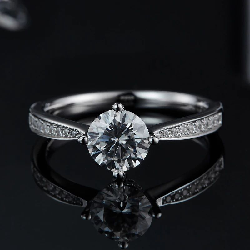 The Elara – Moissanite Side-Stone Engagement Ring 1CT - Chantal Vaulet