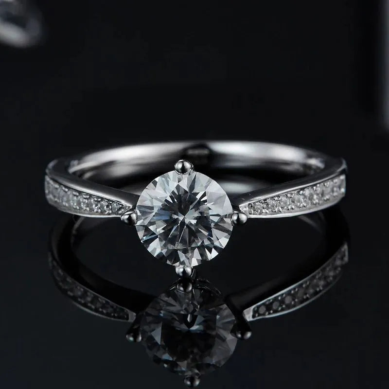 The Elara – Moissanite Side-Stone Engagement Ring 1CT - Chantal Vaulet