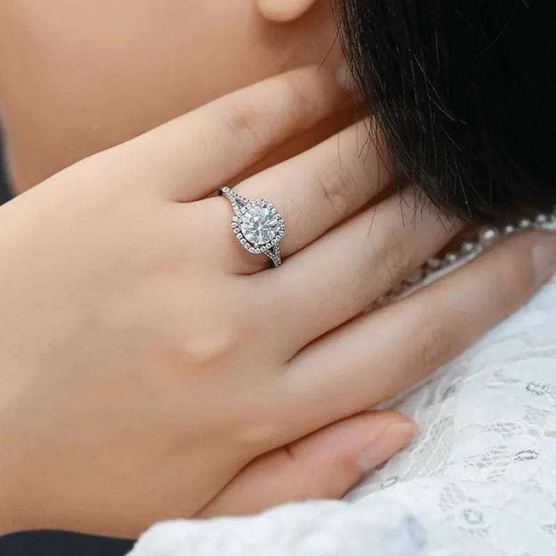 The Zalenka 3CT Round-Cut Moissanite Ring - Chantal Vaulet