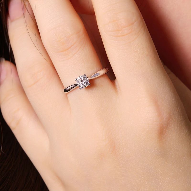 The Zarelle 0.5CT Round-Cut Moissanite Ring - Chantal Vaulet