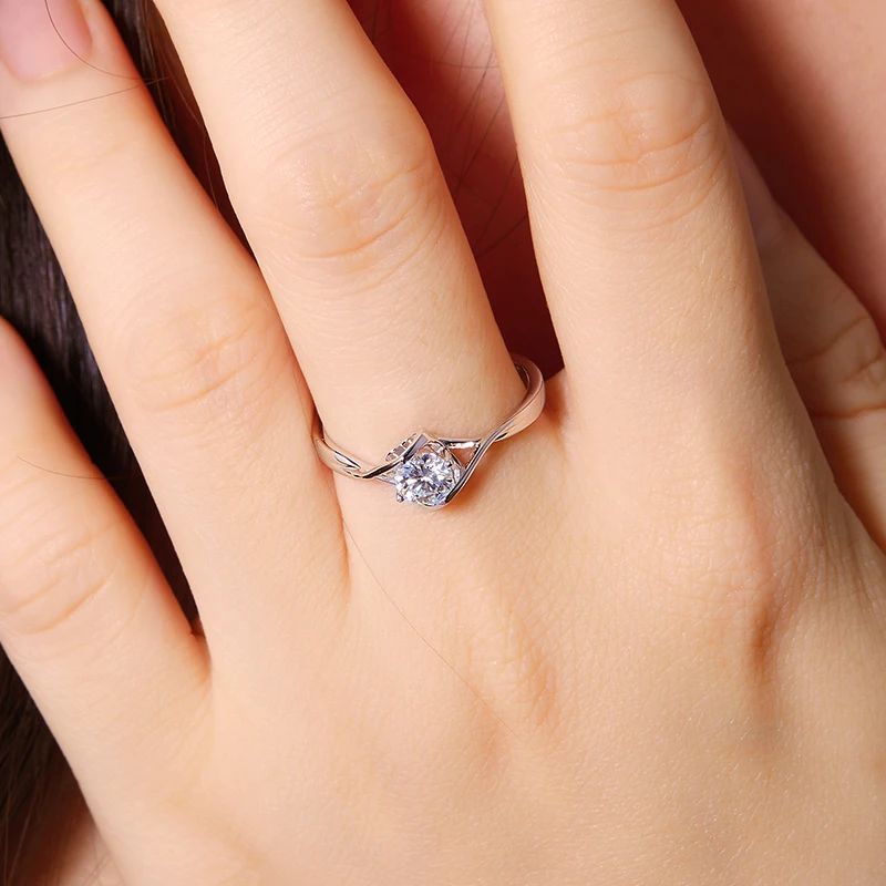 The Zorielle 0.5CT Round-Cut Moissanite Ring - Chantal Vaulet