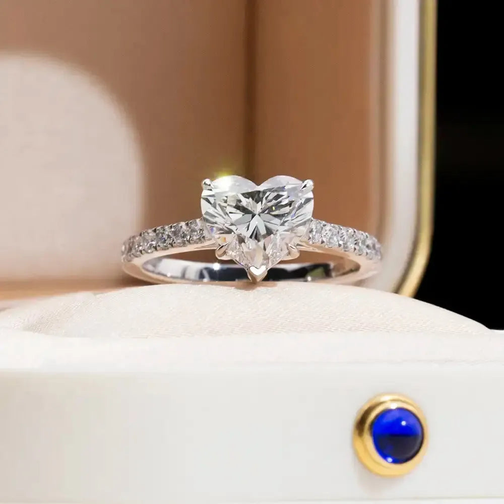 The Amora RING by Chantal Vaulet