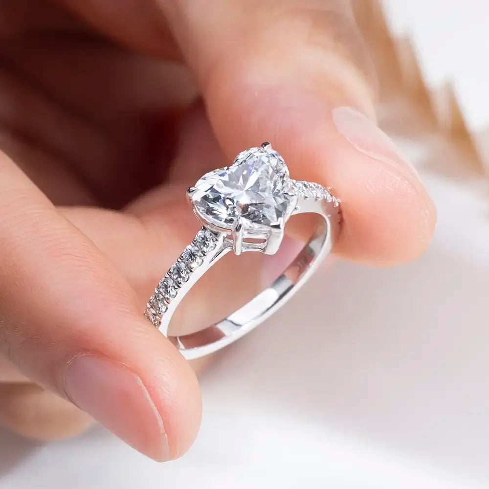 The Amora RING by Chantal Vaulet