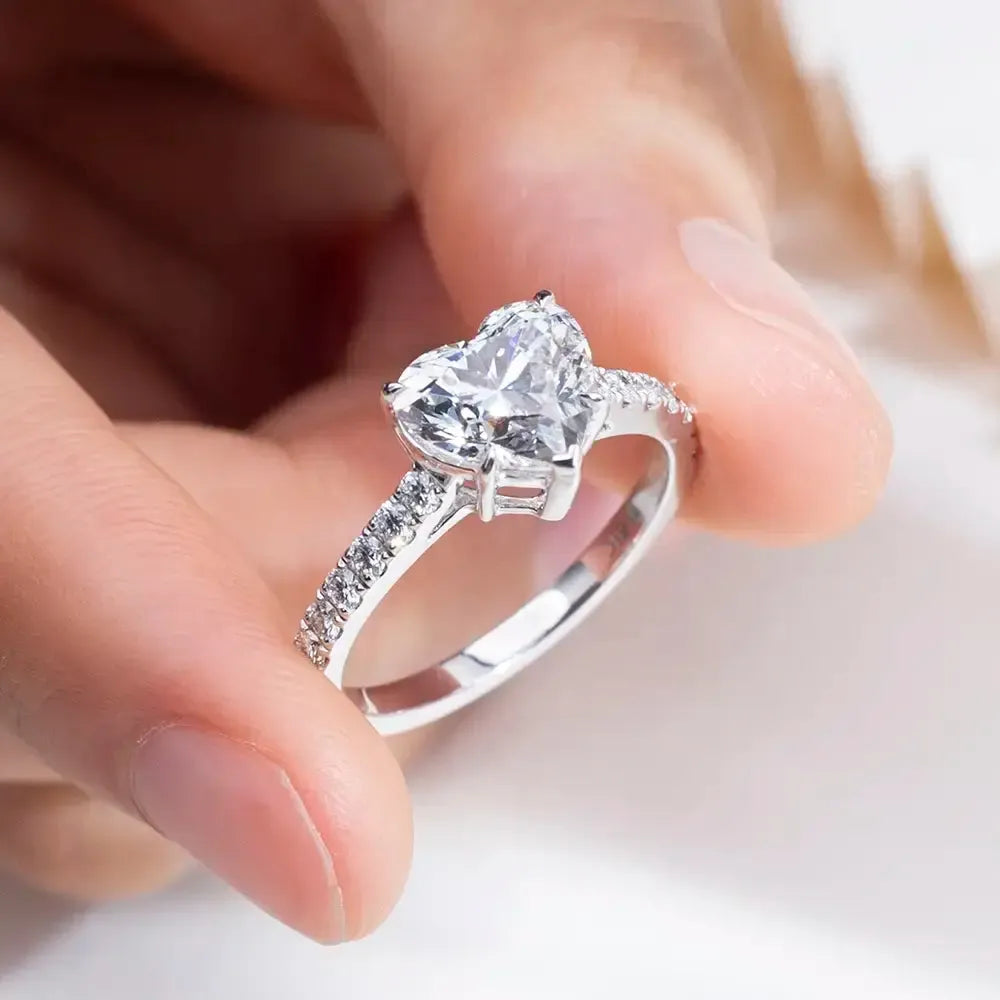 The Amora RING by Chantal Vaulet