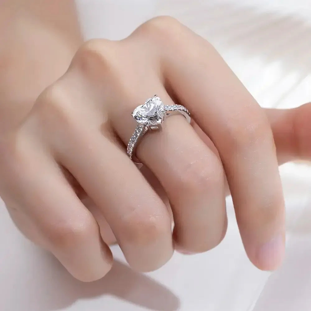 The Amora RING by Chantal Vaulet