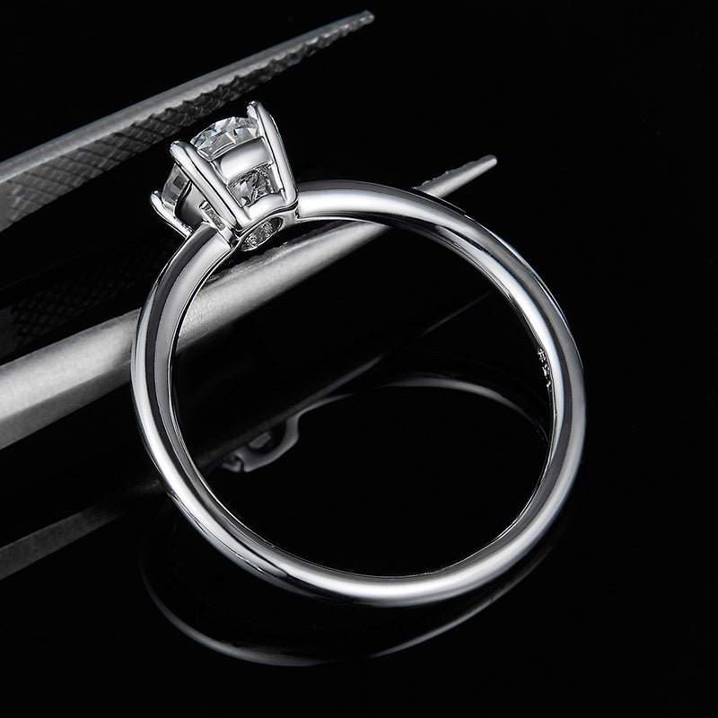 Elegant Moissanite 1.0CT oval solitaire ring in 925 Sterling Silver 💍✨ Perfect for engagement or wedding, amazing value!