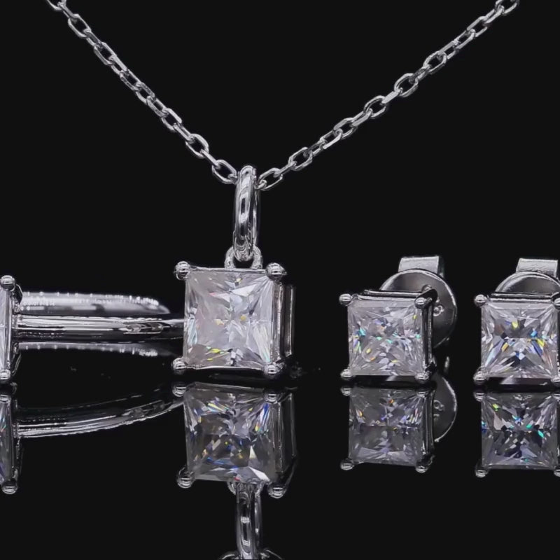 Shop The Astraea Princess-Cut today at Chantal Vaulet. Discover stunning jewelry collections, crafted for style and brilliance.