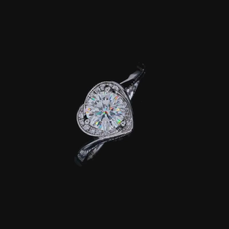 The Velmira 1CT heart-cut Moissanite ring 💍✨, a stunning choice for engagements and weddings, offers amazing value!