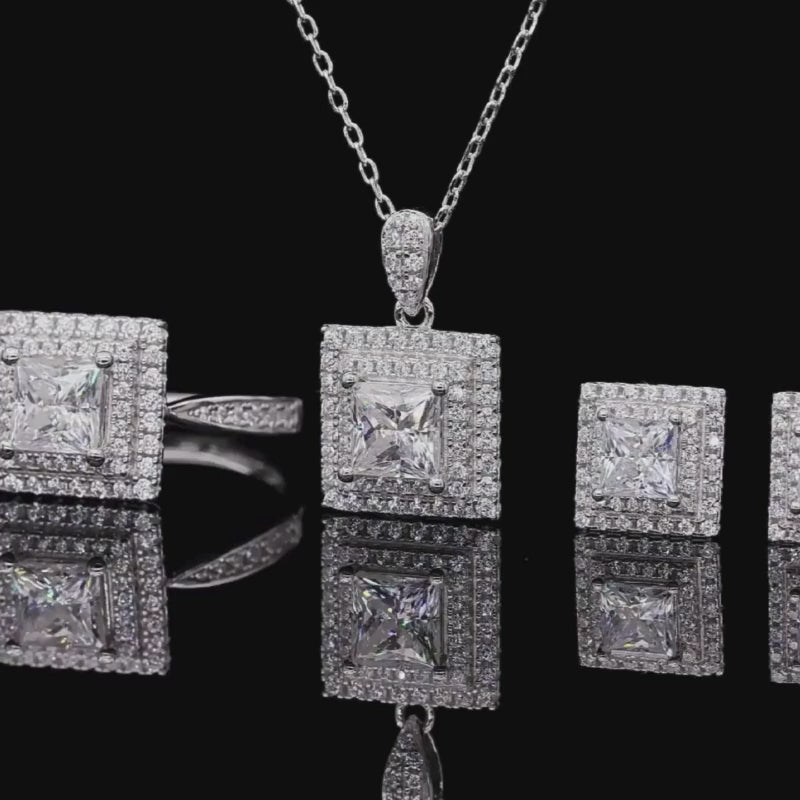 Shop The Lyravella Moissanite Halo Necklace today at Chantal Vaulet. Discover stunning jewelry collections, crafted for style and brilliance.