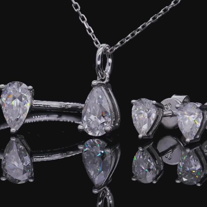 Shop The Arlena Pear-Cut Moissanite Stud Earrings today at Chantal Vaulet. Discover stunning jewelry collections, crafted for style and brilliance.