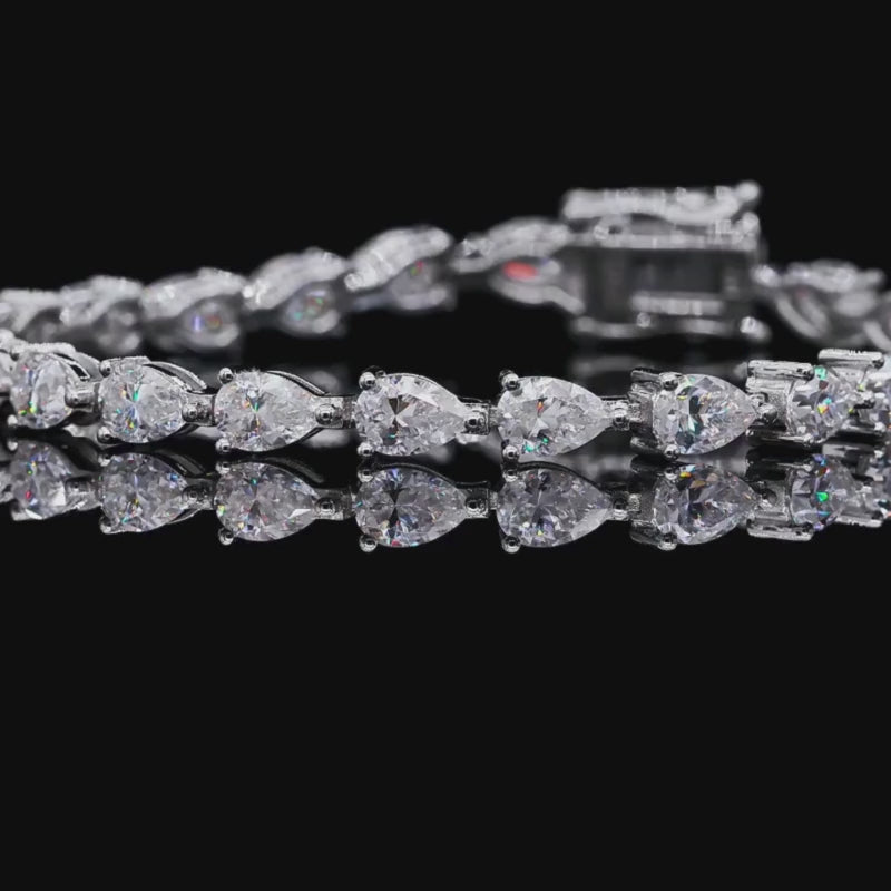 Shop The Calantha Moissanite Teardrop Bracelet today at Chantal Vaulet. Discover stunning jewelry collections, crafted for style and brilliance.