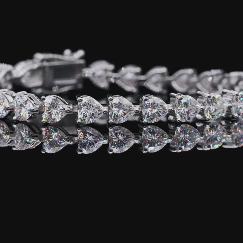 Shop Eärwen’s Heart Moissanite Tennis Bracelet ❤️✨ today at Chantal Vaulet. Discover stunning jewelry collections, crafted for style and brilliance.