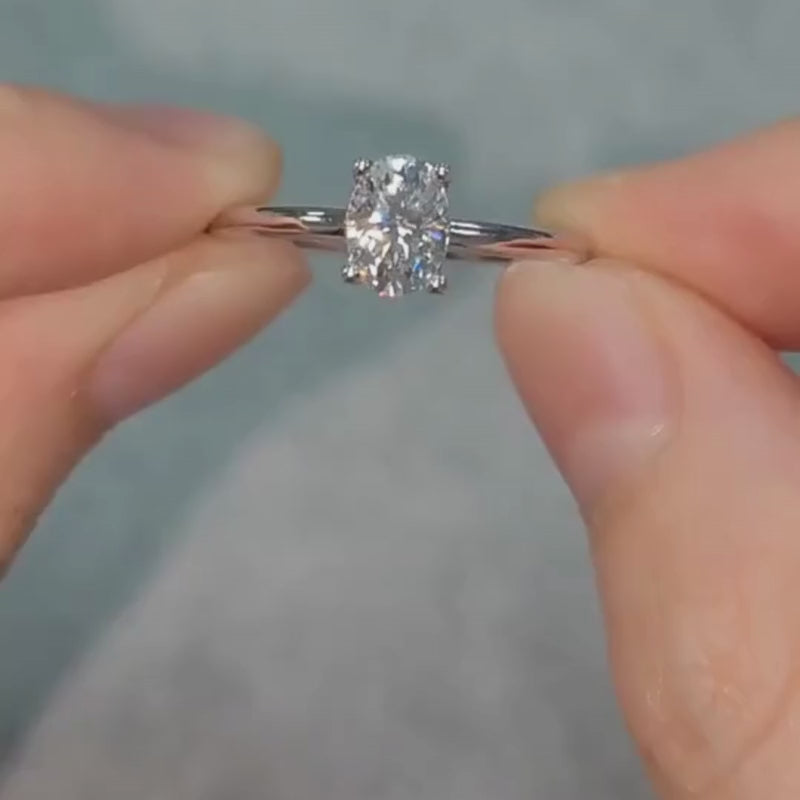 Lyric - Moissanite 1.0CT Ovale Solitaire Ring