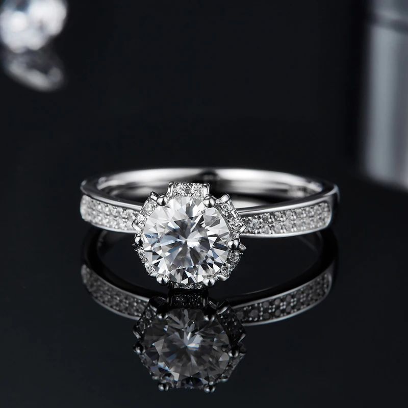 Stunning Alisora Moissanite Crown Ring 💍✨ featuring a 1.0CT round-cut stone, perfect for engagements or weddings! #amazingvalue #Moissanite
