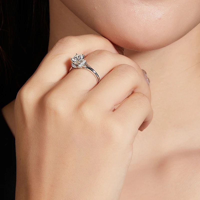 Close-up of a hand wearing the Calisera Moissanite Halo Ring 💍✨, showcasing its stunning brilliance and elegant design.