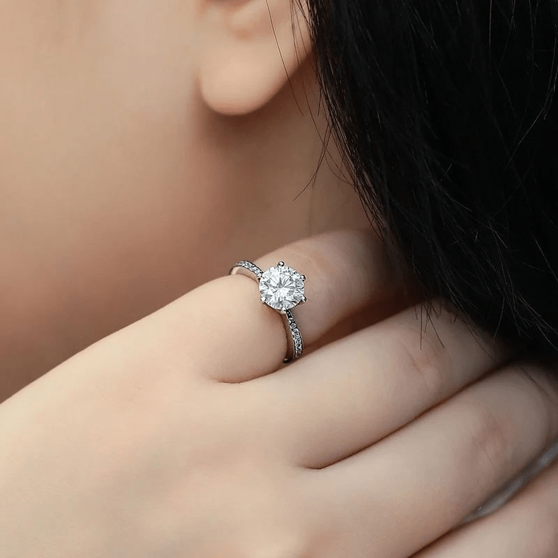 Stunning moissanite engagement ring with side accents, radiating elegance and amazing value. 💍✨