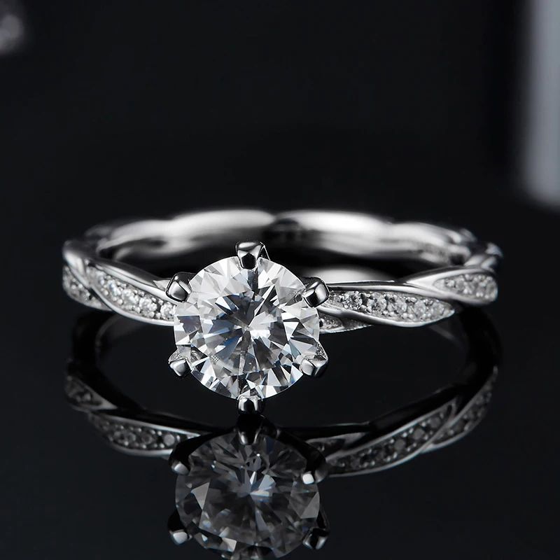 Calyra Moissanite Twist Ring 💍✨ with 1.0CT round-cut Moissanite, perfect for engagement or wedding, amazing value!