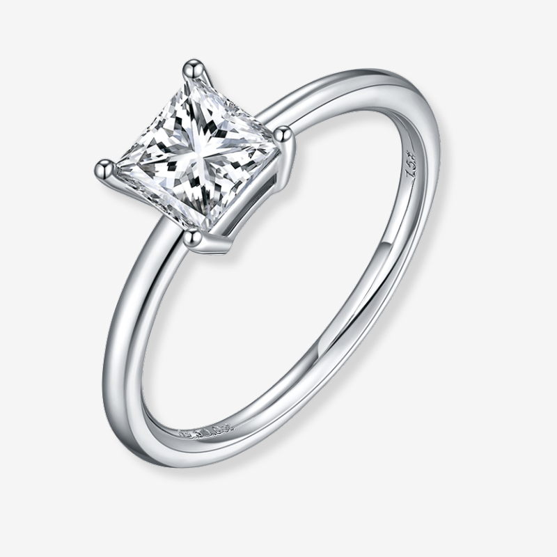 The Cassia Moissanite 1.0CT ring 💍✨, featuring a stunning princess-cut stone in a sleek band, perfect for engagements and weddings!