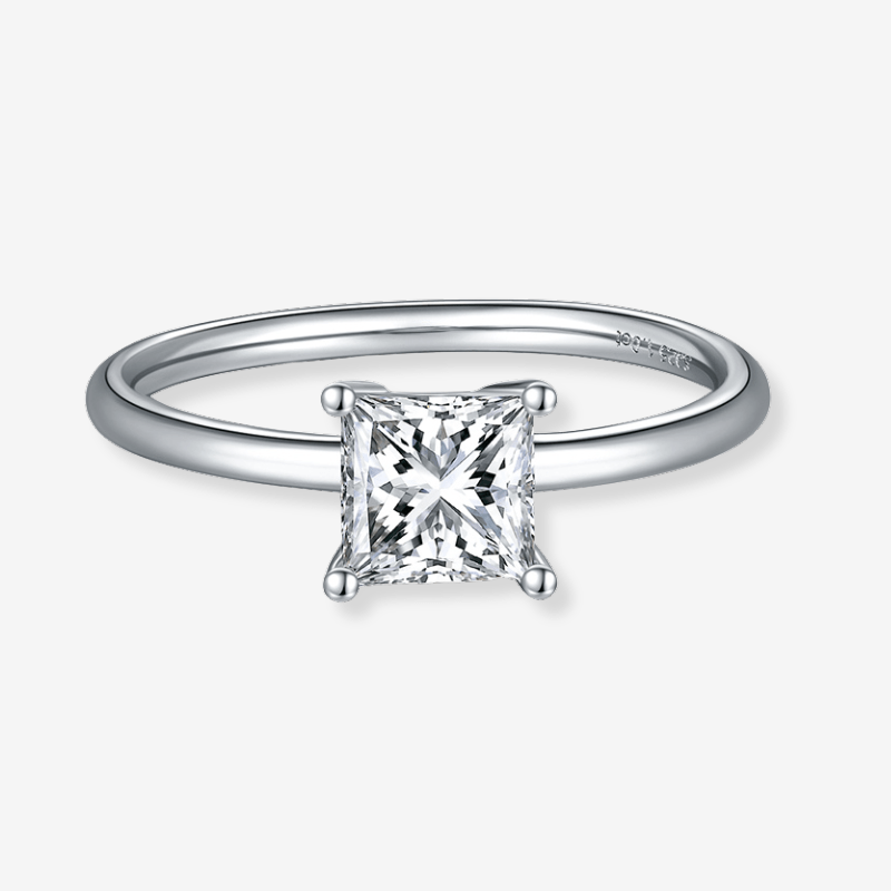 The Cassia Moissanite 1.0CT ring 💍✨—elegant engagement piece with a dazzling princess-cut stone. Amazing value!